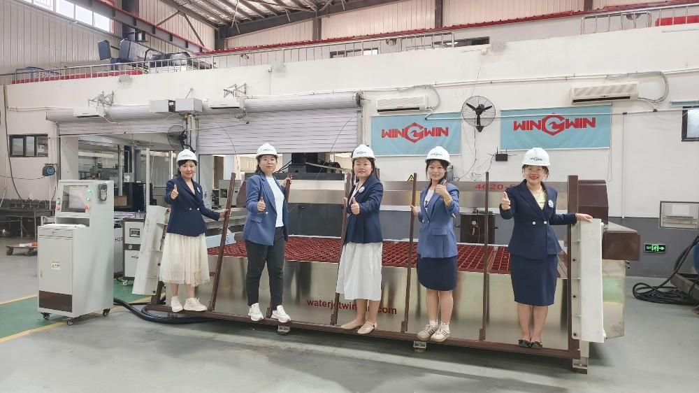 1755068005237848.jpg waterjet with lifting system.jpg